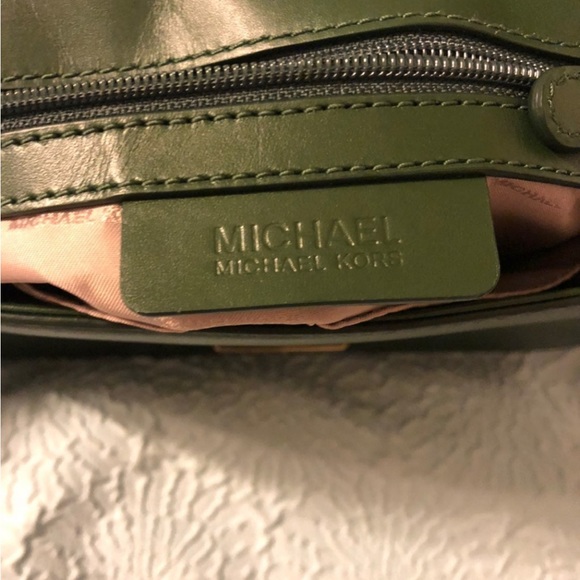 Michael Kors Green Shoulder Bag - Picture 7 of 8